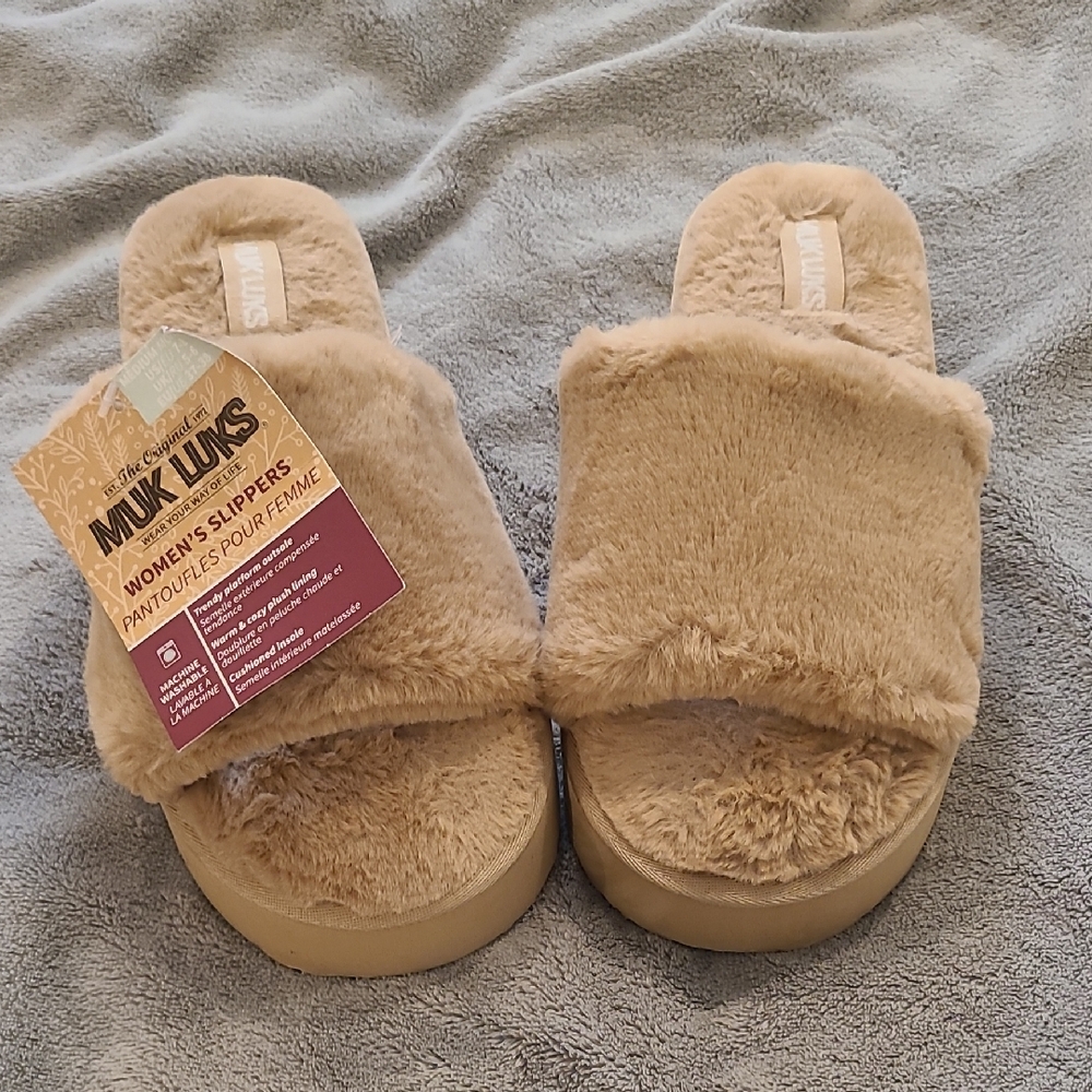 Muk Luks Women's Beige Furry Slippers